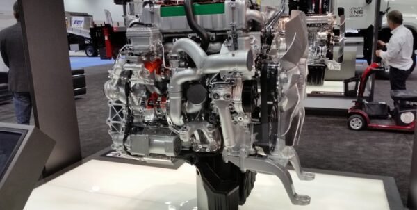 Detroit DD5 Engine